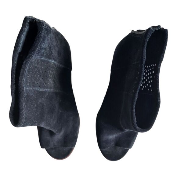 Gianni Bini Black Ankle Booties - Picture 5 of 5
